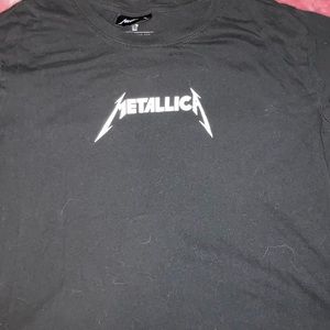 black short sleeve metallica t shirt. I will wash it before selling it